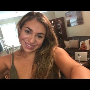 Meet your Posher, Desiree